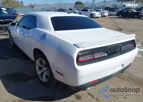 2021 Dodge Challenger Sxt z USA, uszkodzony, nr VIN 2C3CDZAG5MH586461